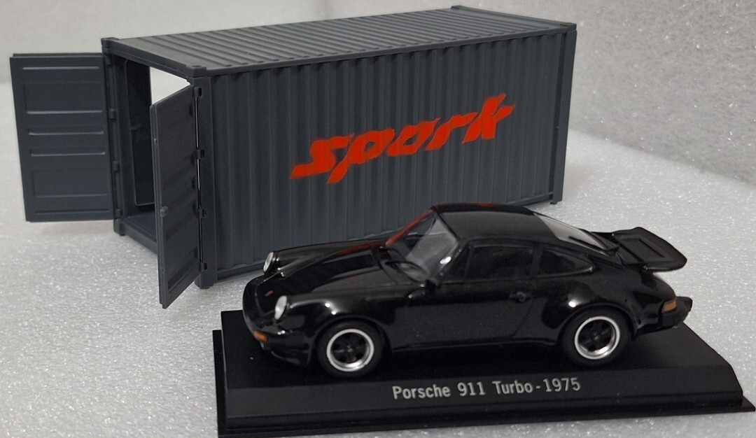 Porsche 911 (930) Turbo 1975 Black Box Container 1:43 Spark SDC004