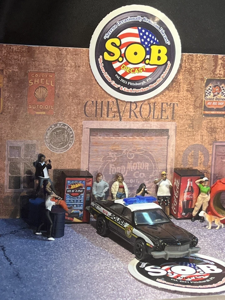 Coche de policía Hot Wheels Buick Regal 27 1:64 negro diecast usado casi nuevo estado Foto 4 de 4