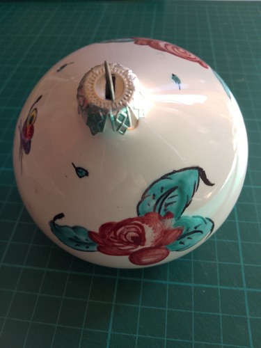 pallina in ceramica dipinta a mano motivo floreale, per ALBERO DI NATALE - Foto 3 di 4