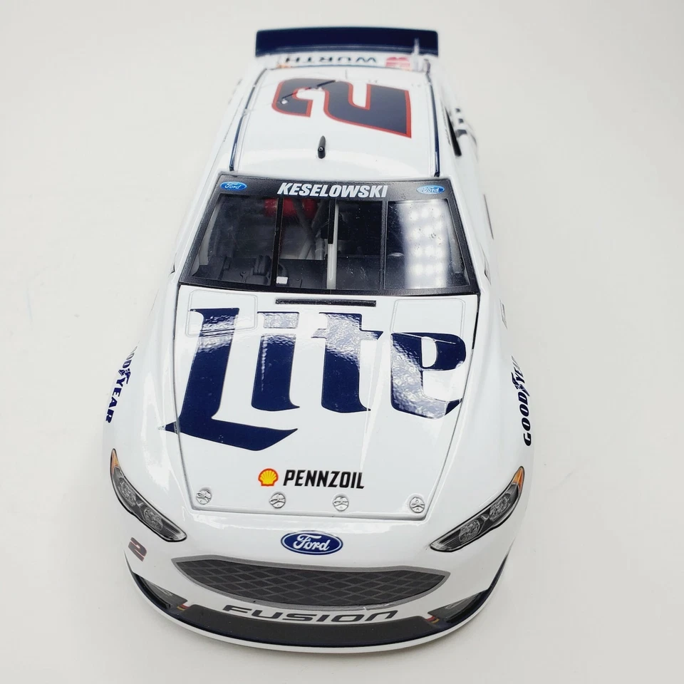 Coche modelo fundido a presión Lionel NASCAR Brad Keselowski #2 Ford Fusion 1/24 EXCELENTE Foto 3 de 4