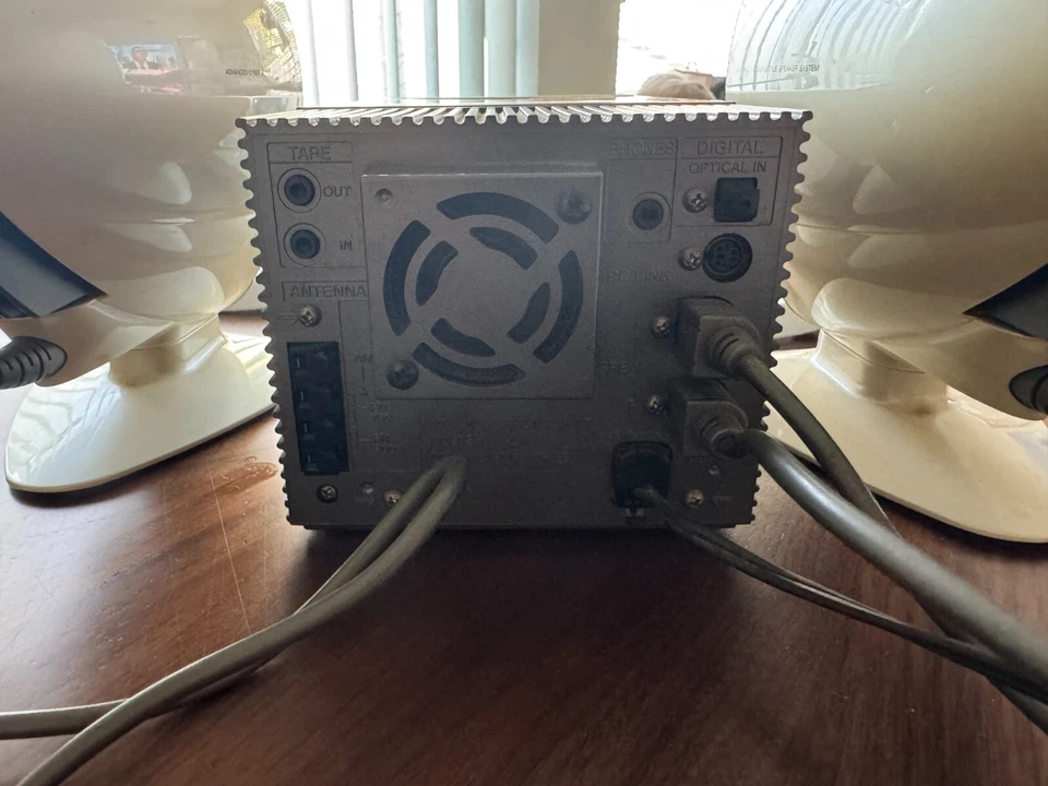 SONY HCD-C5 MiniDisc/CD Sistema Estéreo Compacto [HU2] [PARA PEÇAS/REPARO] - Imagem 2 de 4