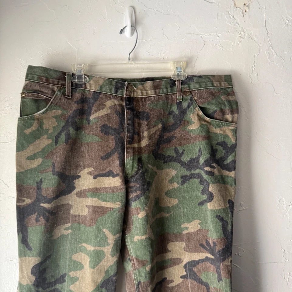 Cabelas Vintage Camo Jeans Mens Size 44 Made in USA Quality Denim Cotton Hunting - Image 2 of 4