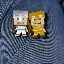 Minecraft Miniatura Figuras Steve En Oro y Hierro Espada Lote de 2 Juguetes Figuras
