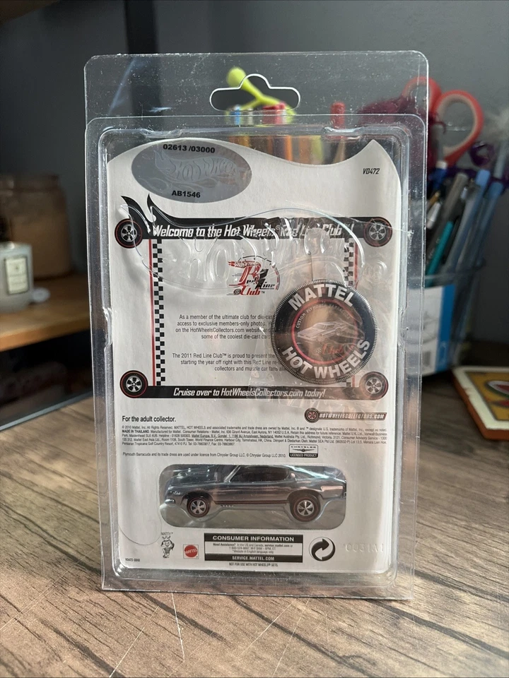Hot Wheels Red Line Club Exclusive Custom Plymouth Barracuda 2011 With Pin - Image 3 of 4