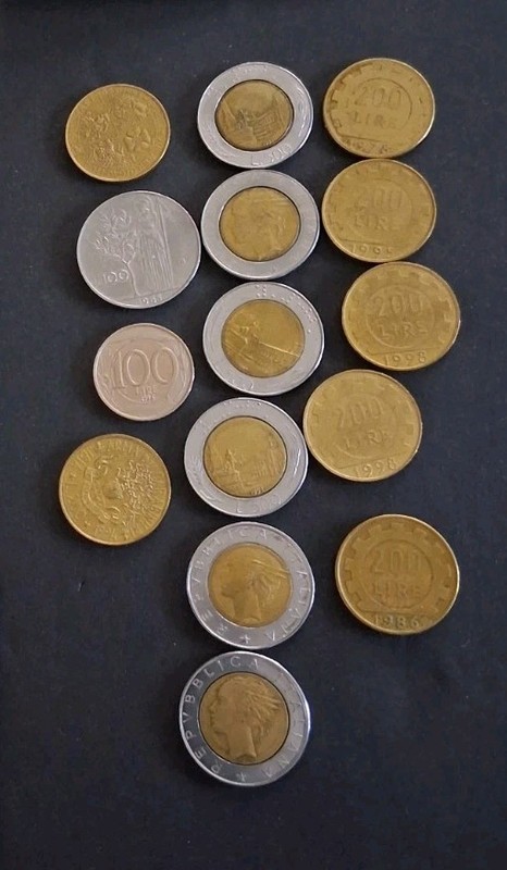 Lot of 15 Various Dated Italian Lire Coins Circulated