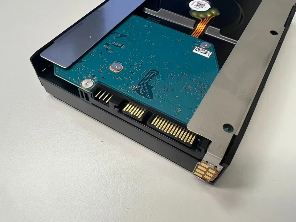 HPE 4TB 7.2K SATA 6Gb/s 3.5" Enterprise Hard Drive w/ Tray - Hot Plug Used - Image 2 of 4