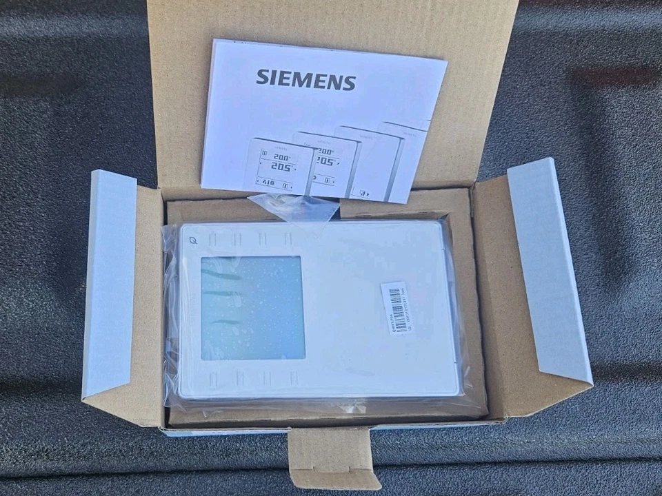 Siemens QMX3.P34 ROOM UNIT S55624-H105-A - NEW !!!! - Image 4 of 4