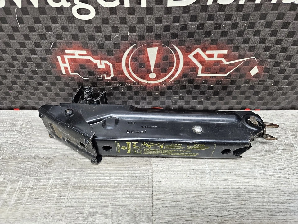 Volkswagen Golf City 2008-2010 neumático de repuesto de emergencia Widow Maker gato de tijera Foto 3 de 4