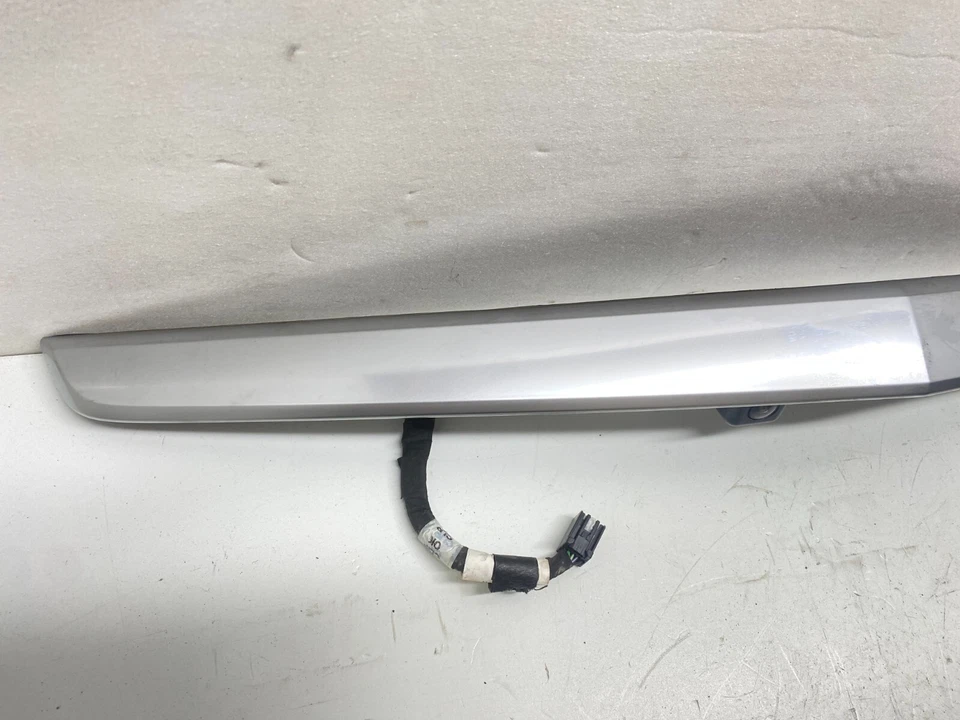 Cadillac XTS 2013-2017 manija de la tapa del maletero alerón cromado - OEM Foto 3 de 4