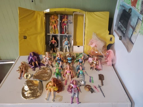 Vintage She-Ra Princess Of Power Action Figures & Golden Girls Collectors Case