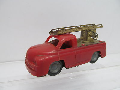 MES-43686 Ältere Blech/Kunstoff Feuerwehr mit Friktionsantrieb L:ca.11cm