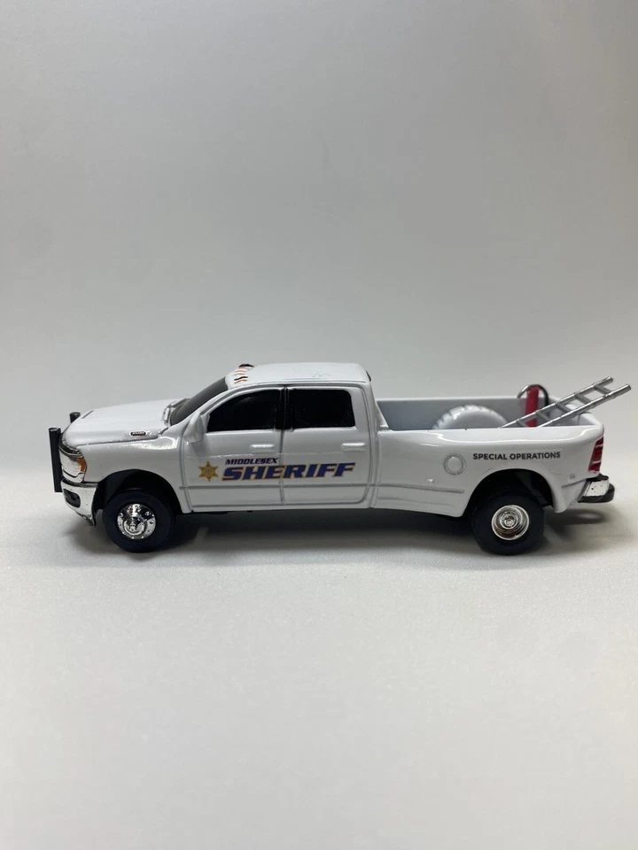 Ram 3500 de operaciones especiales personalizada Middlesex Sheriff, MA. (Escala 1/64) Foto 2 de 4