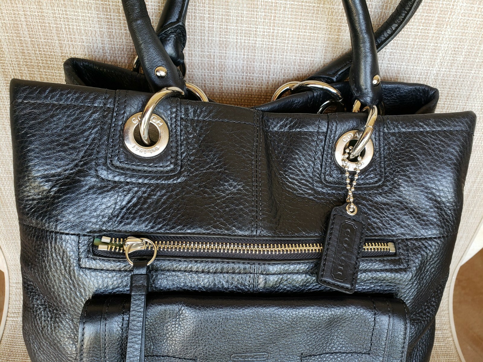 COACH Hampton J1073F15694 Black Pebbled Leather Green Lining Shoulder