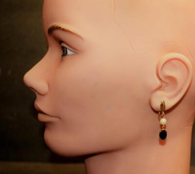 Originalbox WELLS 1/20 14K GP Dangle Faux Perlen Granat Clip-On Schraubohrringe