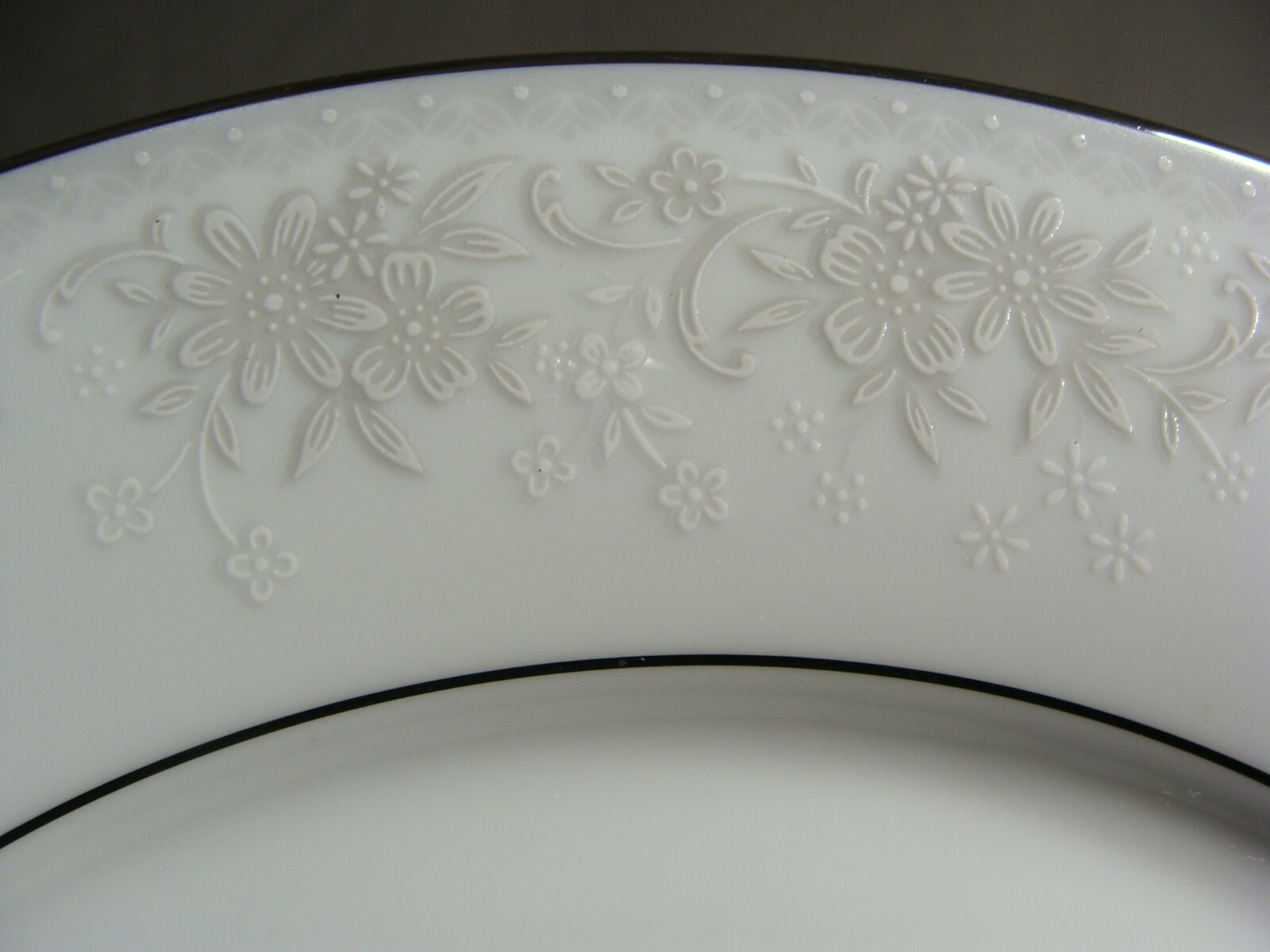 4 Noritake China 8 1/4" Salad Plates In The Misty 2883 Pattern