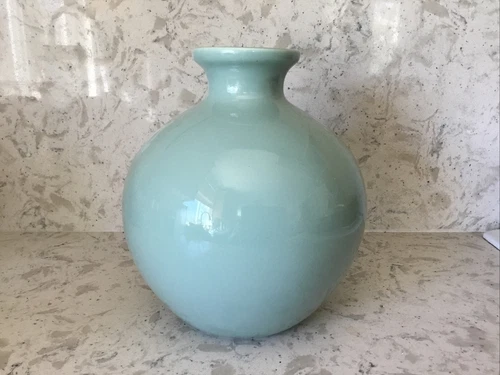 1992 Haeger Vase 127 9" tall x 8" diameter