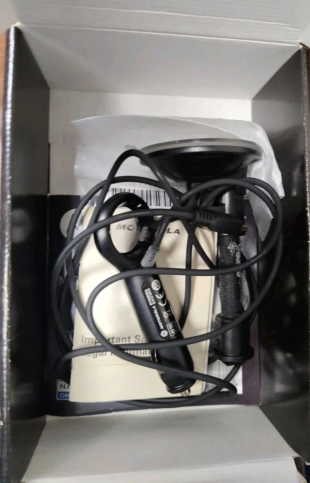 Motorola Motonav TN20 Automotive Portable GPS  - Image 3 of 3