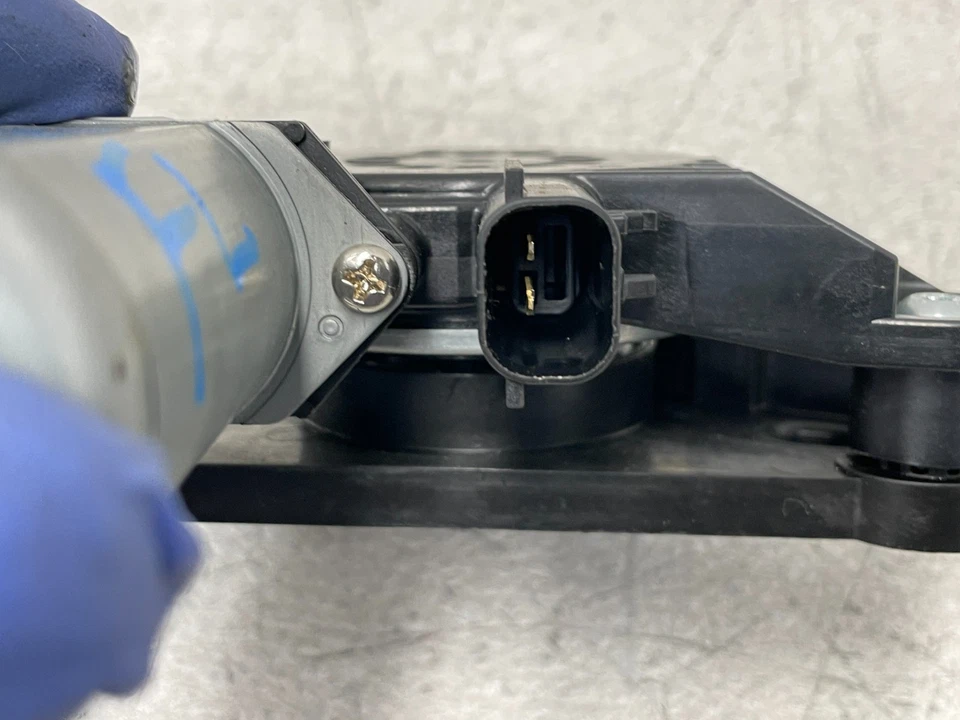 18 19 20 21 Jeep Wrangler Front Left Driver Door Window Regulator Motor 1623 OEM - Image 3 of 4