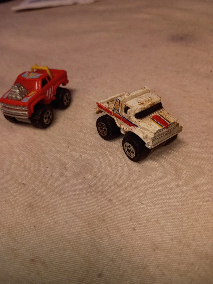 Lote de 2 capó corto Mercedes serie L años 80 escala 1/150 Foto 2 de 3