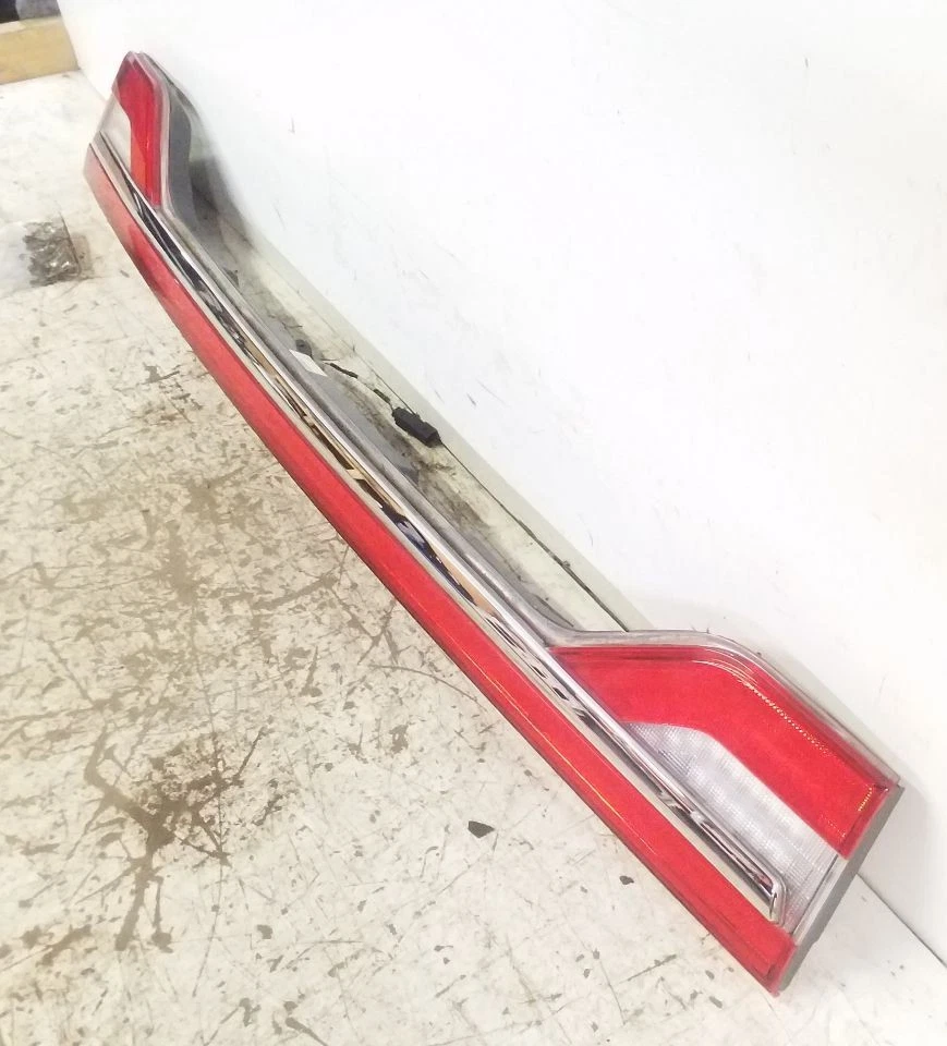 Reflector de panel con acabado de luz trasera de escotilla | Se adapta a Lincoln Navigator 2015-2017 Foto 2 de 4