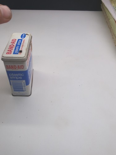 Vintage Johnson & Johnson Band-aid Plastic Strips Metal Tin Collectible Medical - Picture 7 of 8