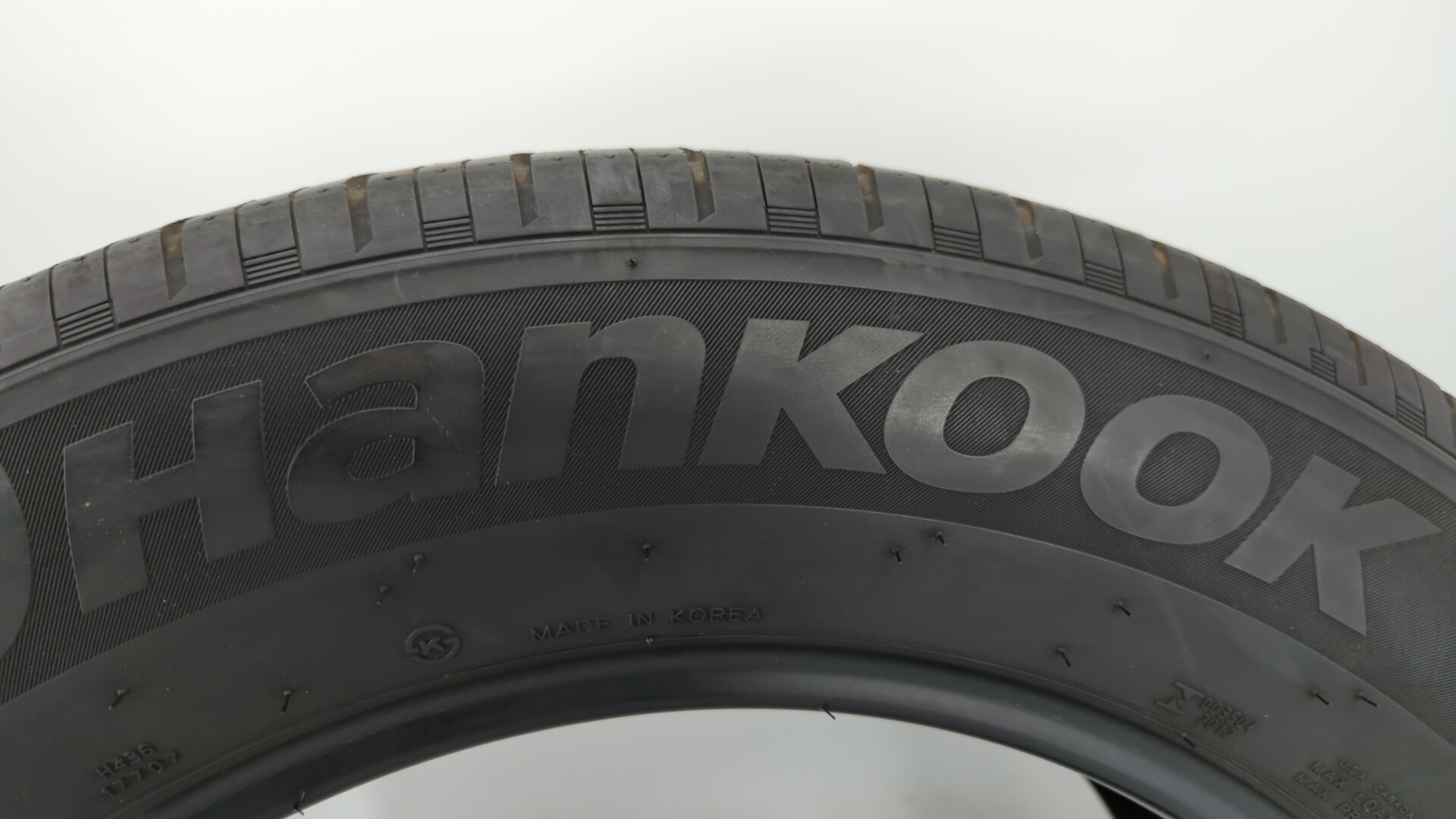 Used Tire 235/60R18 HANKOOK KINERGY GT 103H All Season Tread Depth 8/