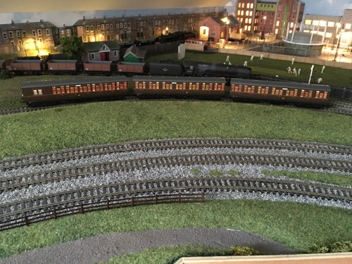 Dapol GWR Toplight M/Line City Coaches Rake - Picture 5 of 8