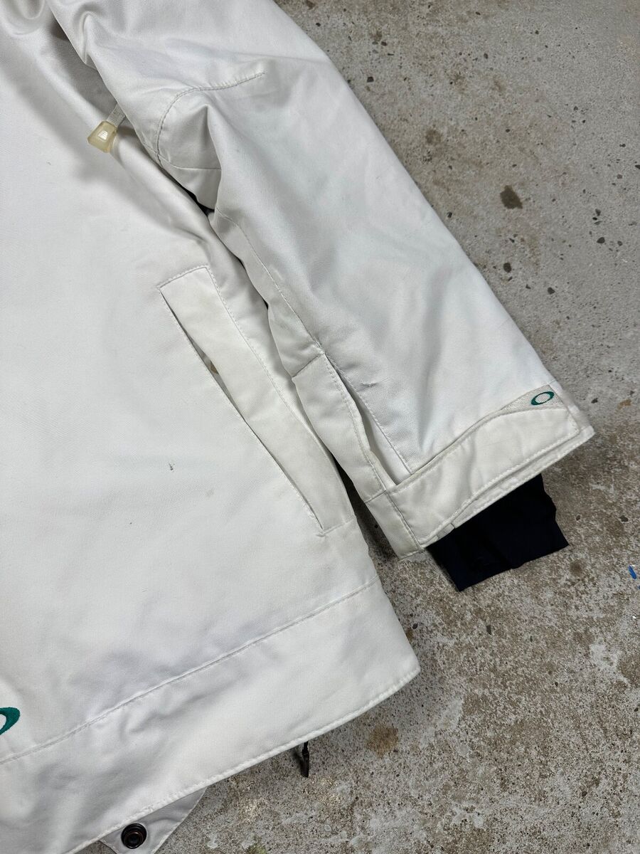 Vintage Y2K Oakley Ski Snowboard Loose Fit Jacket Multi Logo Vintage Y2K Oakley Ski Snowboard Loose Fit Jacket Multi Logo