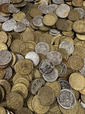 1 Pound of assorted vintage arcade tokens. Chuckee cheese. Carwash. Unsorted!!