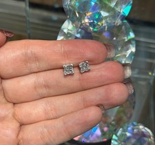 14K Weißgold Princess-Schliff natürlicher Diamant unsichtbar besetzt Ohrstecker 0,33 ctw