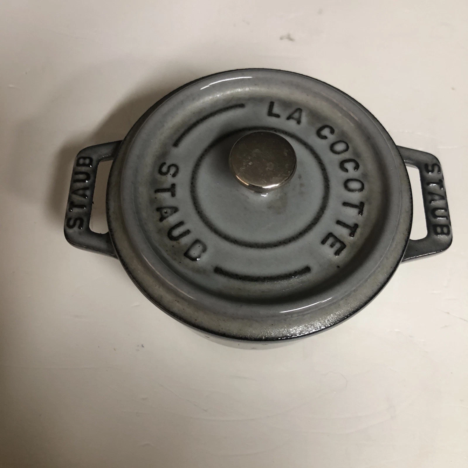 Cast Iron .25-Qt Mini round Cocotte lid Graphite Grey Made in France dutch oven