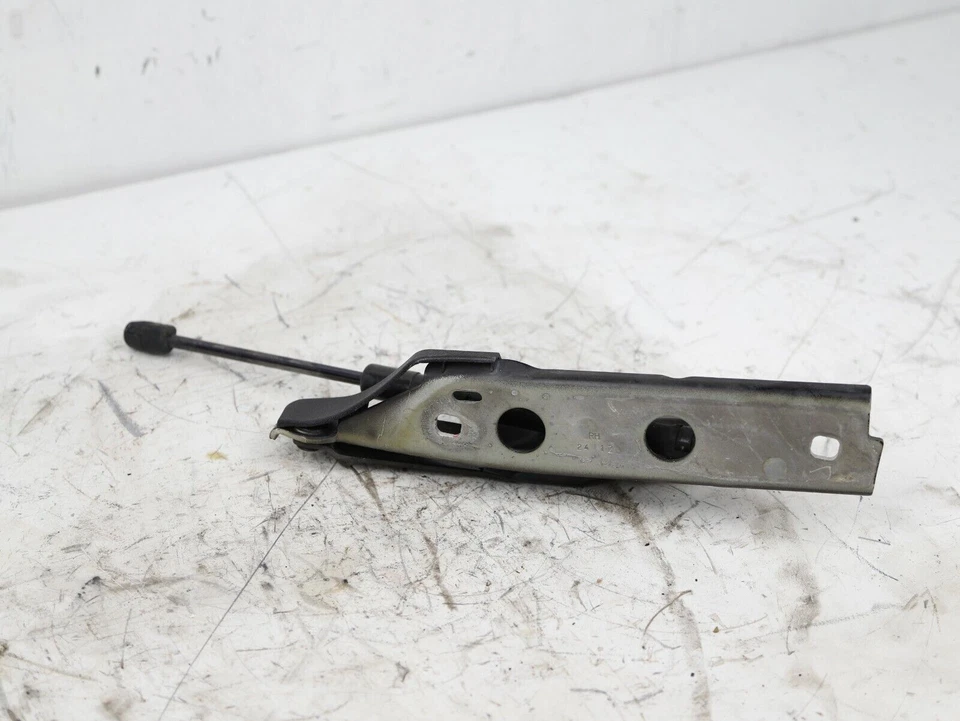 2012 - 2016 Audi A6 Passanger Right Hood Hinge OEM  (LKQ~278740421) - Image 3 of 4