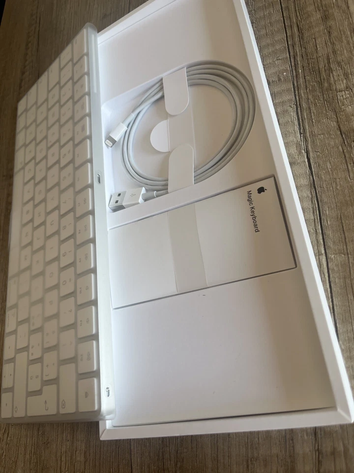 Apple Magic Tastiera Argenta (MLA22T/A) - Layout Italiano - Immagine 2 di 4