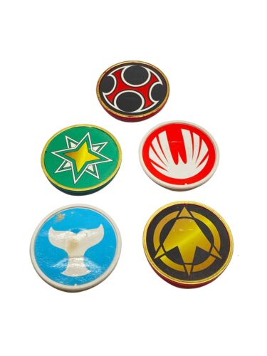Bandai Sentai Hurricanger Badge Lot Power Rangers Ninja Storm - Foto 1 di 4