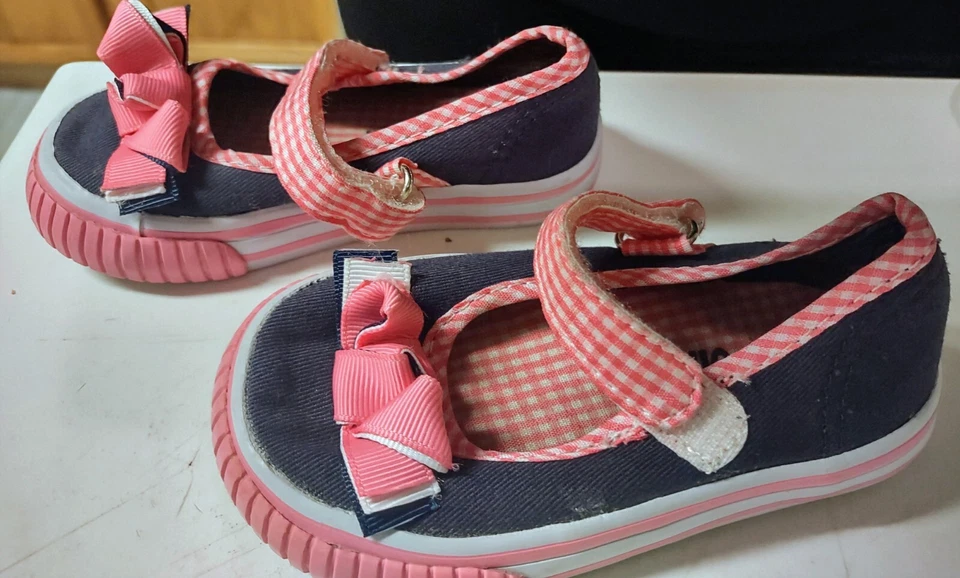 Marca Circo ~ Niño pequeño talla 5 ~ Diseño azul marino, rosa y lunares ~ Cierre de bucle Foto 2 de 4