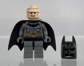 LEGO DC Comics Super Heroes 76012 Batman Minifigure Gray Gold Belt Riddler Chase