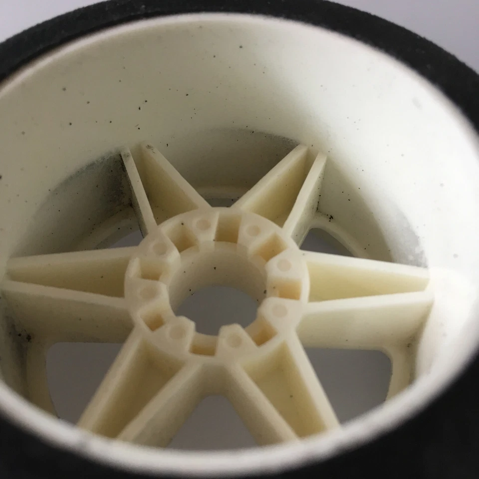 Moosgummi Reifen 1:8 On-Road mit Felge vorn 35 Shore EVOLVA Kyosho 36223-35 - Bild 3 von 4