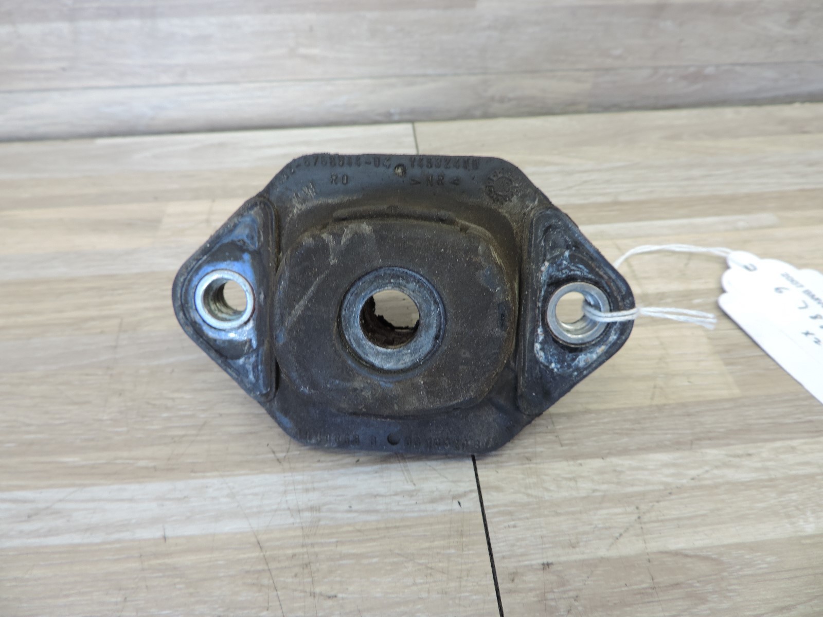 OEM Genuine '0610 BMW e90 e92 335i Rear Lower Shock Mount 6768544 S18