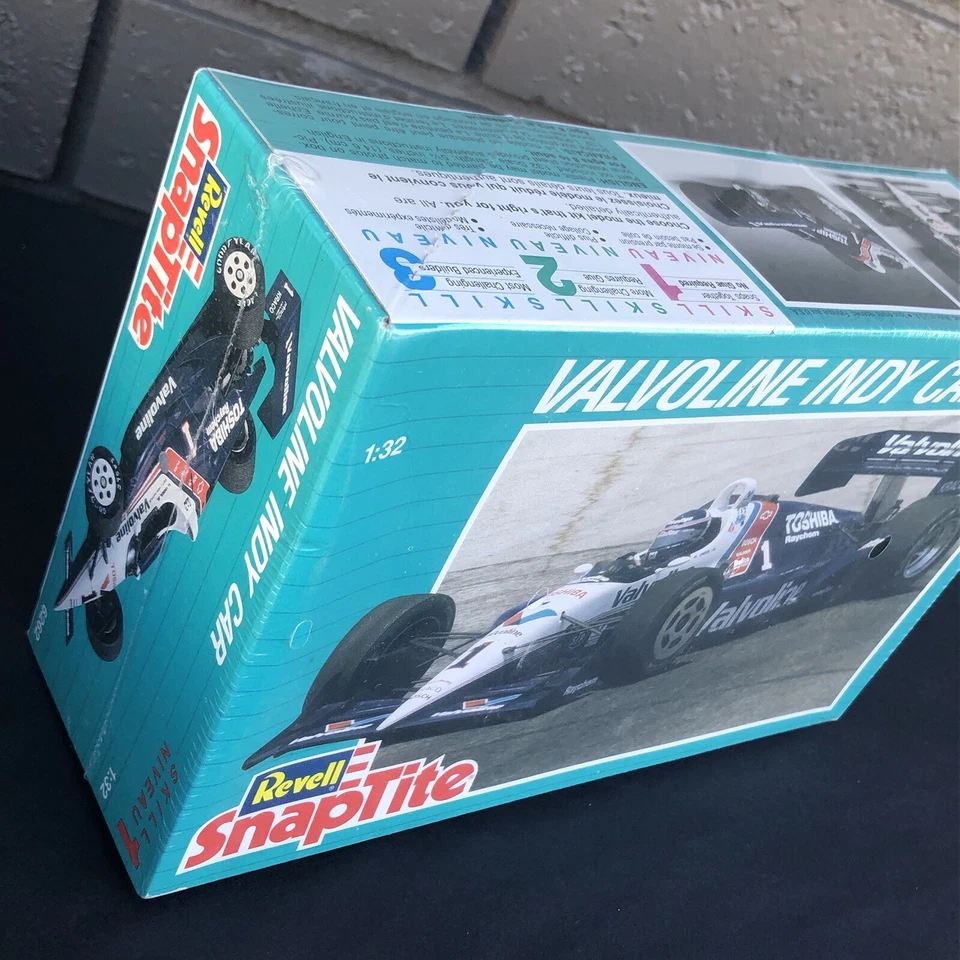 REVELL Snaptite Plastic Model Kit #6262 Valvoline Indy Car 1/32 SEALED Racing - Image 2 of 4