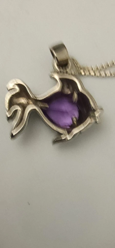 Colgante de plata de ley 925 con pez amatista, 18" Foto 2 de 4
