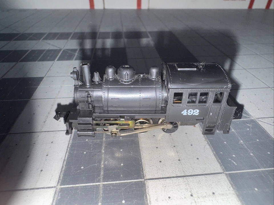 Model Power N Scale 0-6-0 Tank Locomotive 7521 - Image 3 of 4