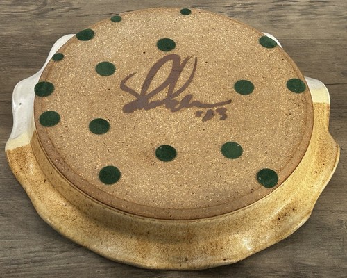 2003 Fire Hole Pottery Old Faithful Lodge Pie Plate 10.5” Carl Sheehan Signed - Picture 4 of 11