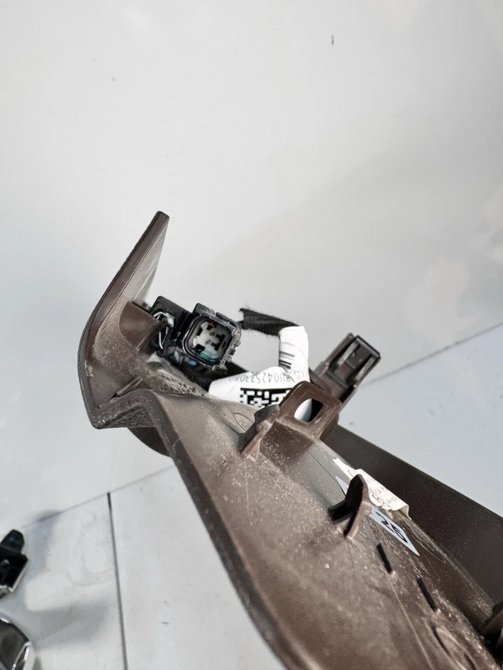 Cubierta del espejo retrovisor del panel de la puerta, Dodge Ram 2500 3500 2019-2025, derecha, lado del pasajero marrón Foto 3 de 3