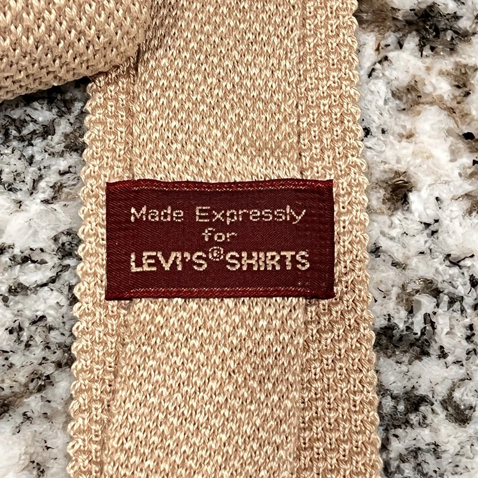 Винтажный Levi's вязаный галстук сделано исключительно для рубашек Levi's бежевый шампанское - Изображение 3 из 4