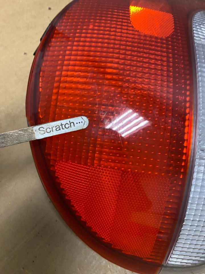 Luz trasera izquierda conductor Hyundai Accent 1998 a 1999 hatchback OEM Q7808 DW Foto 4 de 4