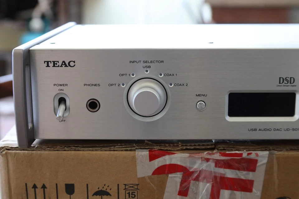 DAC TEAC UD-501 Silver - ottimo Convertitore DAC con stadio cuffie integrato - Immagine 2 di 4