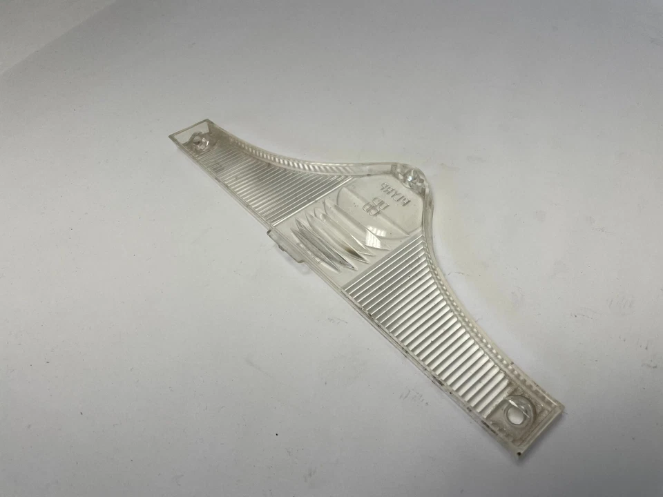 Lámpara de luz de estacionamiento derecha Plymouth Belvedere Savoy Fury 1961 lente 2188376 nuevo en stock Foto 4 de 4