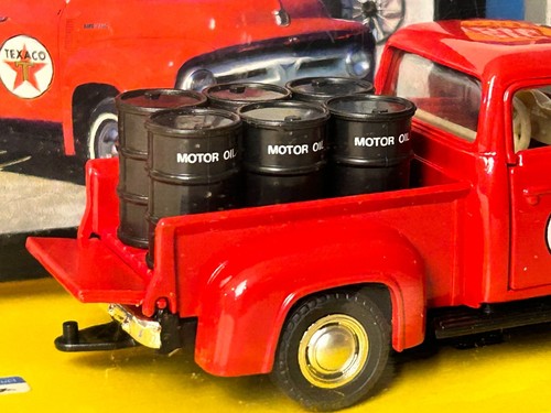 Road Champs Billboards 1:43 Scale 1956 Ford F-100 Texaco Pickup Truck - Picture 8 of 11