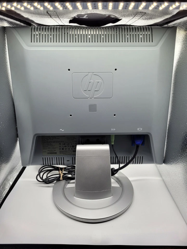 HP HP1740 Monitor HSTND-2A03 17" LCD Monitor No Power Cord. Other Cables Incl. - Image 2 of 3