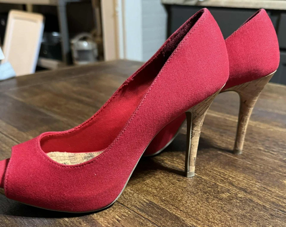 Christian Siriano for Payless Solid Print Peep Toe Red Heels Pumps Size 7.5 - Image 4 of 4